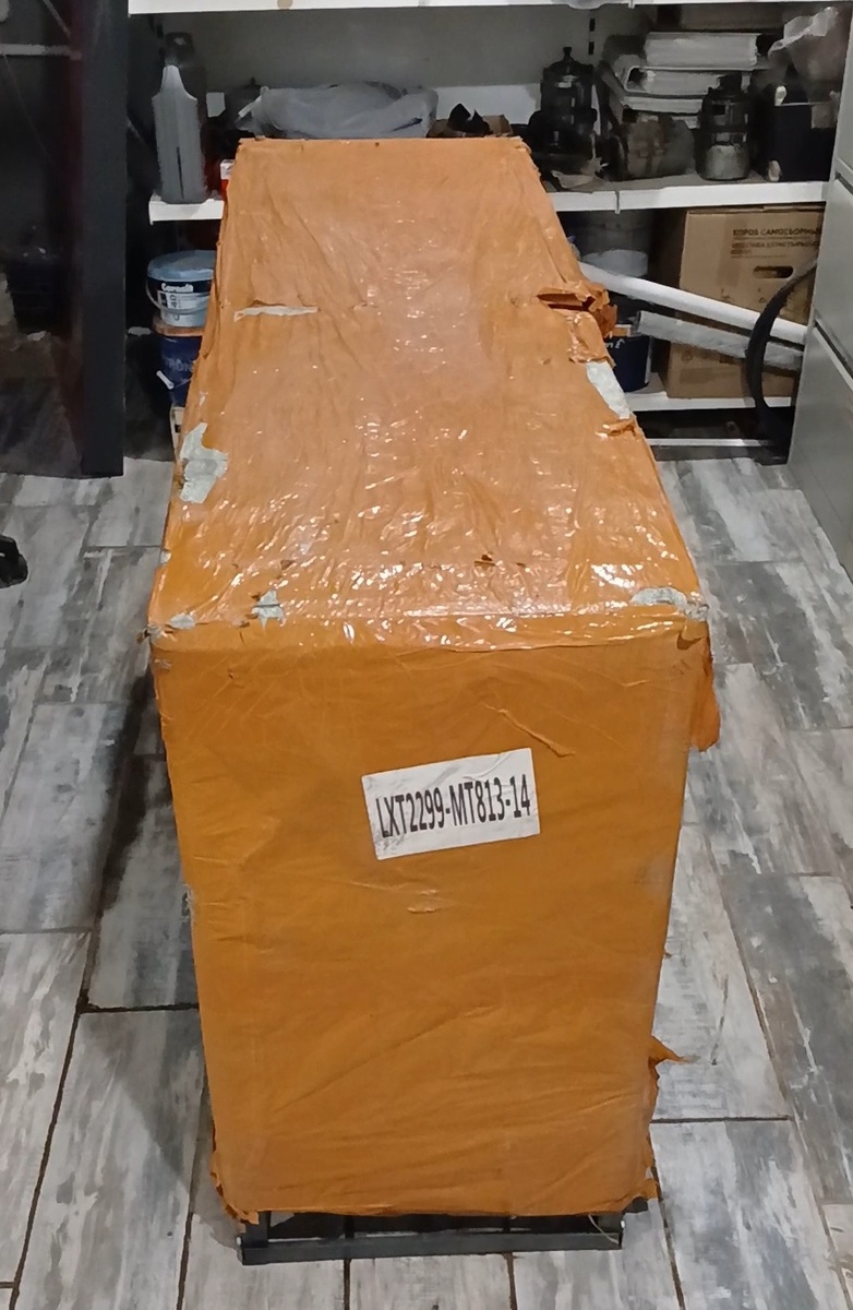 Коробка с мотоциклом