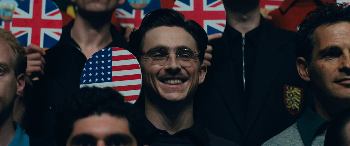 Тимоти Шаламе в роли Марти Маузера