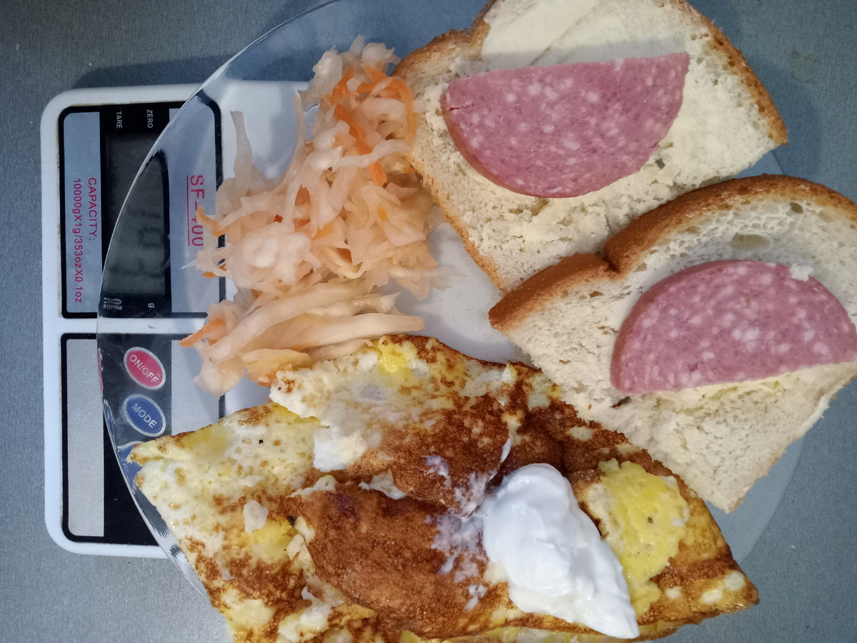 193 грамма остальные 100 чай с молоком.