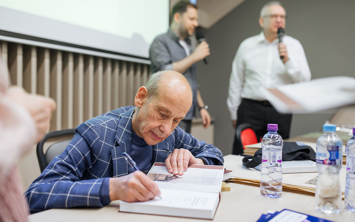    Александр Асмолов на конференции «Педагоги будущего». Фото: Никита Никитин, «Учительская Россия»