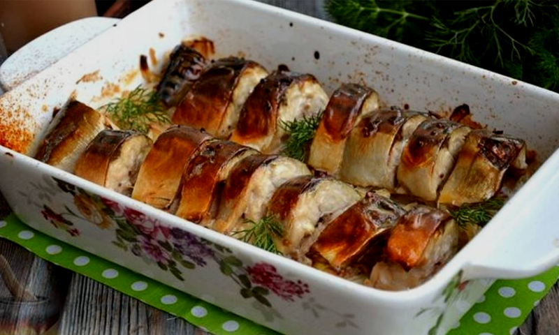 Скумбрия на овощной подушке в духовке