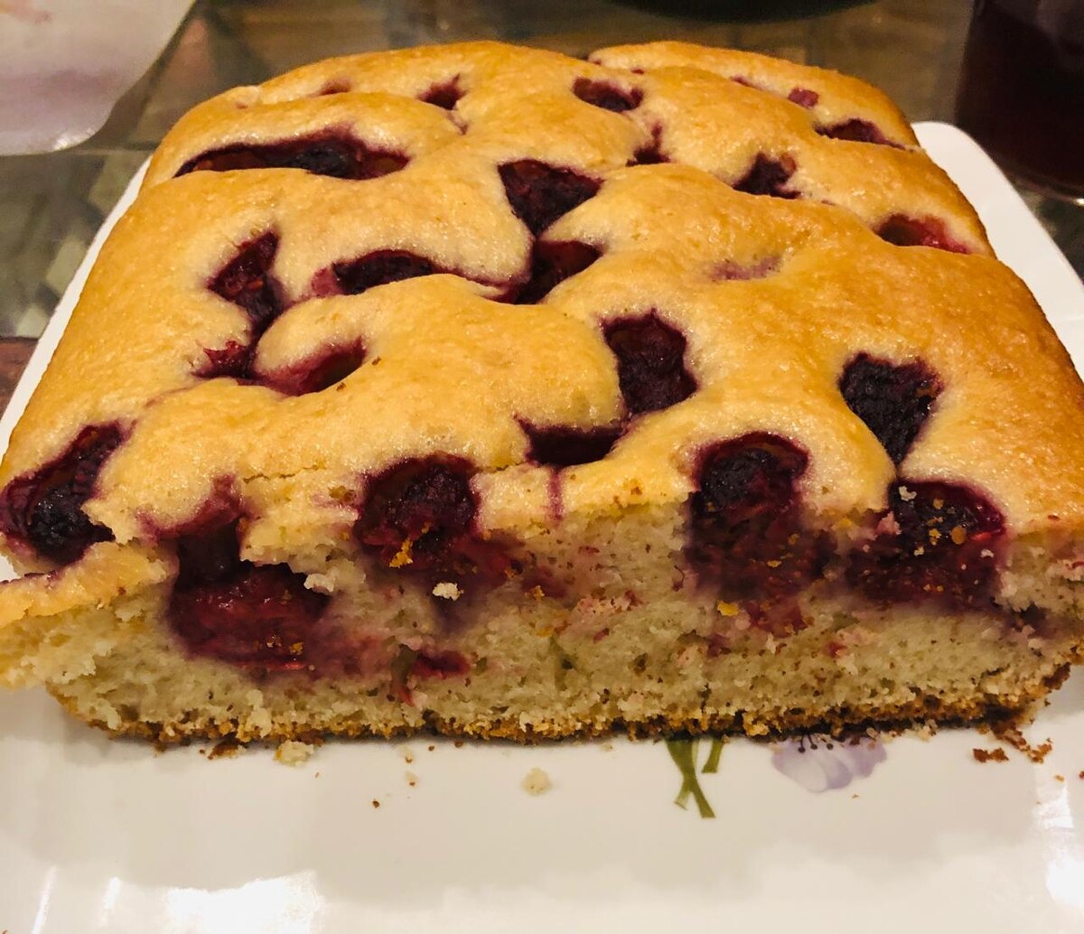 Сегодня у нас пирог с малиной на сыворотке.