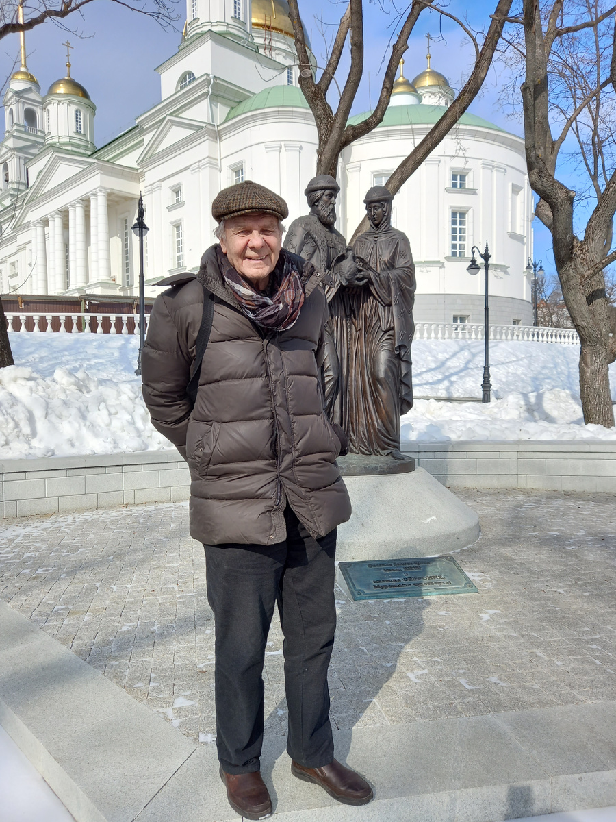 Мамина Пенза - у памятника Пету и Февронии