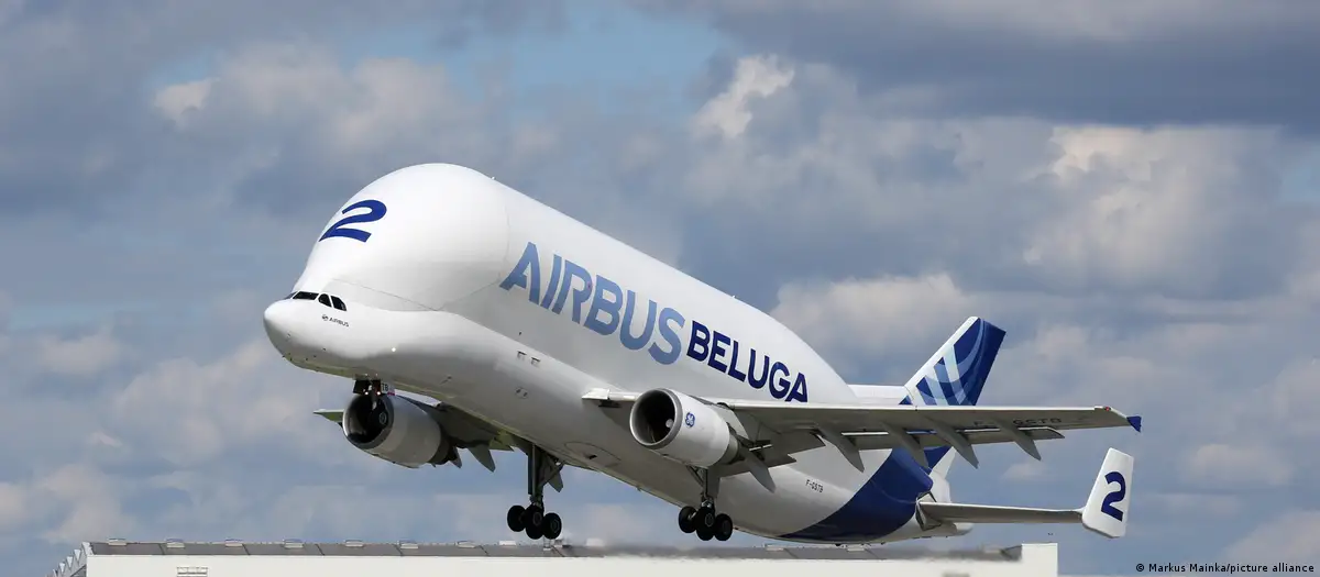Самолет Beluga используют для транспортировки крыльев и других крупногабаритных частей между заводами Airbus в Европе, в частности, в Гамбурге. Фото: Markus Mainka