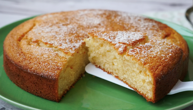 Высокий манник на кефире с хрустящей корочкой – рецепт пышного и мягкого пирога