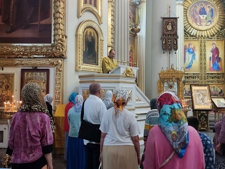     В праздник он призвал верующих не молиться о материальном благополучии. Фото: архив МК в Питере