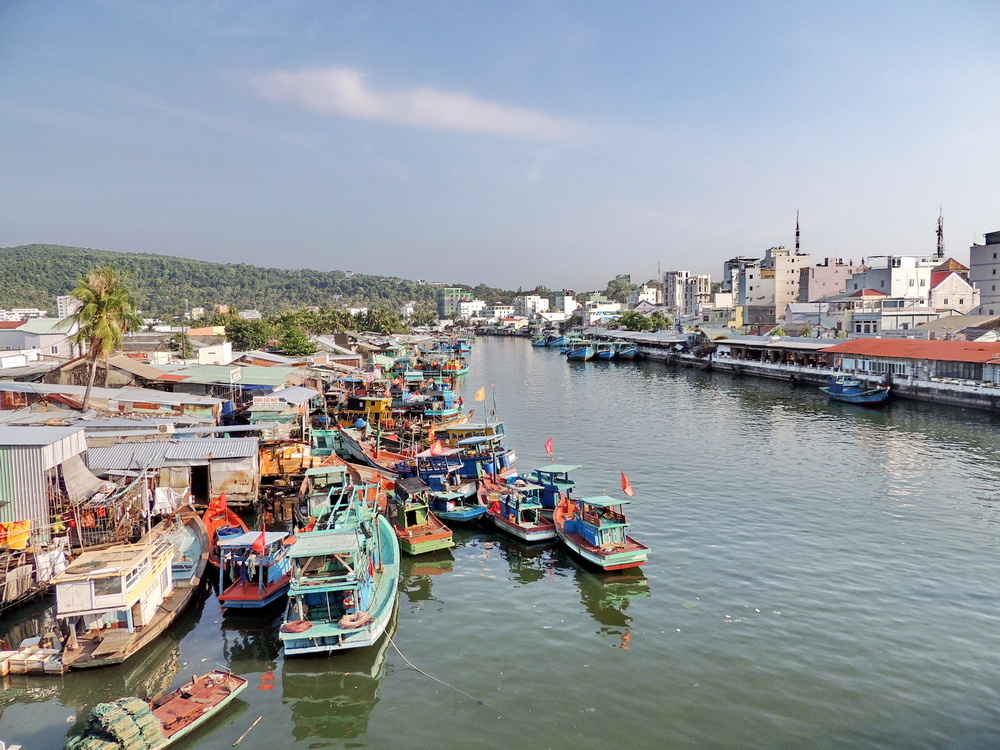 Стоянка кораблей в Дуонг-Дуонге. Административный центо Фукуока