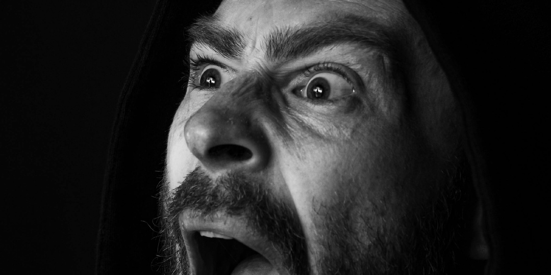 «Скрытый враг»: 9 признаков, что человек желает вам зла