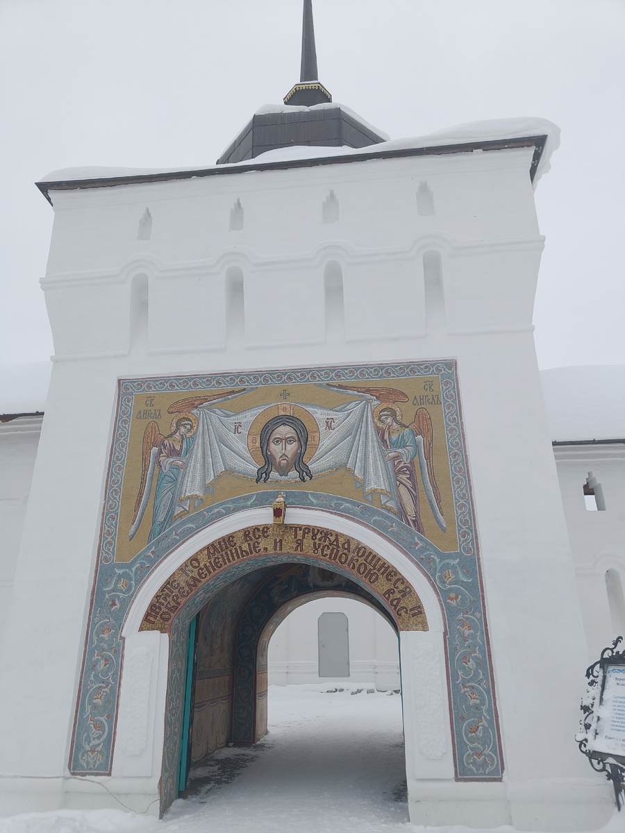 Вход в монастырь