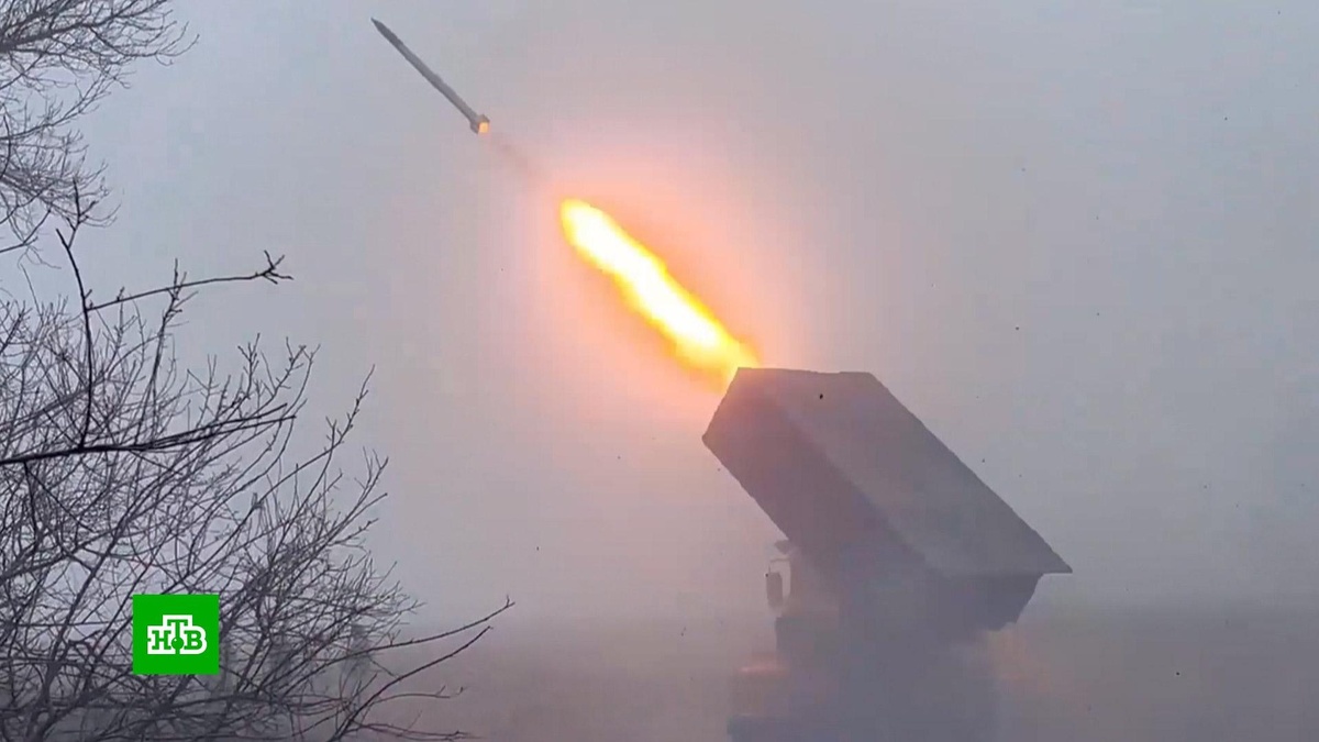    ВС РФ нанесли групповой удар по энергообъектам и военному аэродрому на Украине