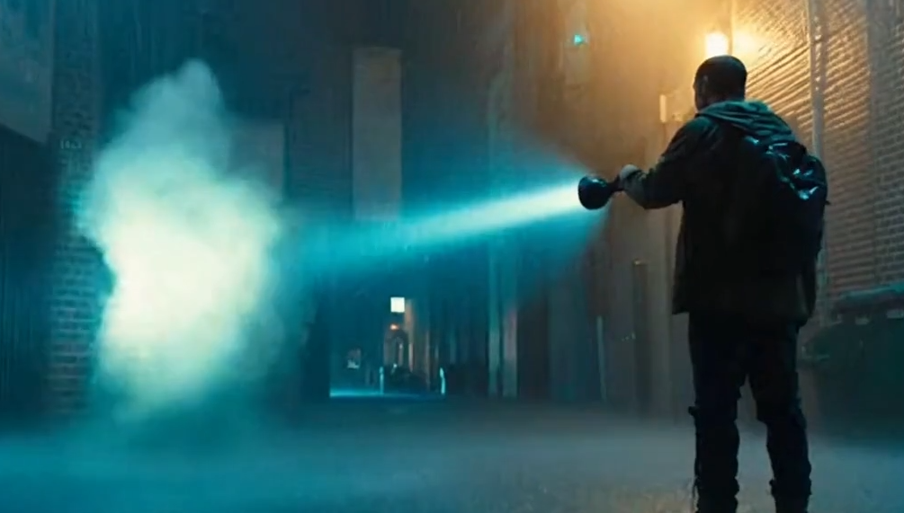 Фонарик прожигает реальность