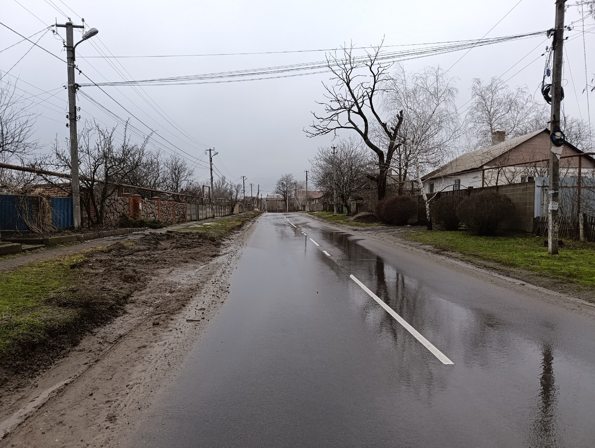 В Донецке даже на отдалённых посёлках есть качественные дороги с ровным асфальтом и свежей разметкой.