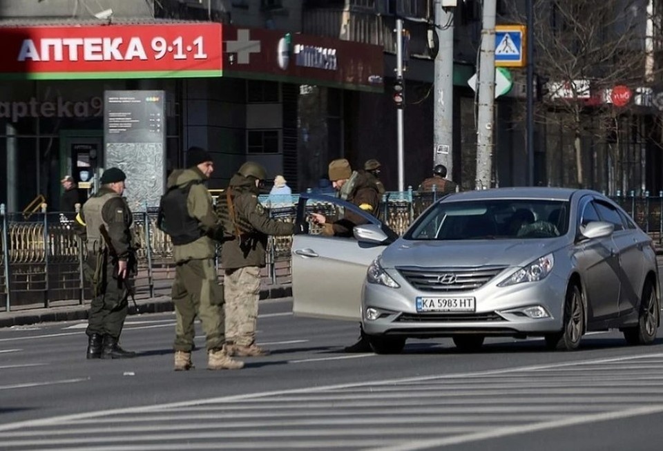    В Киеве мужчина провалился под лед, убегая от работников ТЦК REUTERS