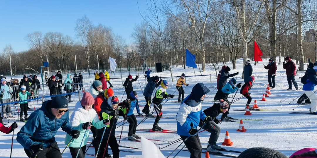 «Лыжня России» объединила тысячи петербуржцев в зимнем забеге