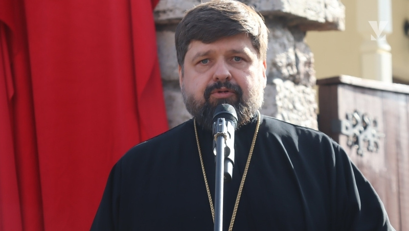    Отец Михаил Самохин предложил увековечить память о молодом Толстом, отдыхавшем на Кавминводах Фото: Елизавета Боброва / / ИА «Победа26»