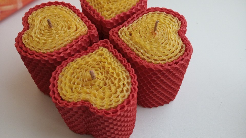 Свечи в форме сердца / Календарь напомнил мне, какой путь я уже прошла и сколько ошибок совершила.