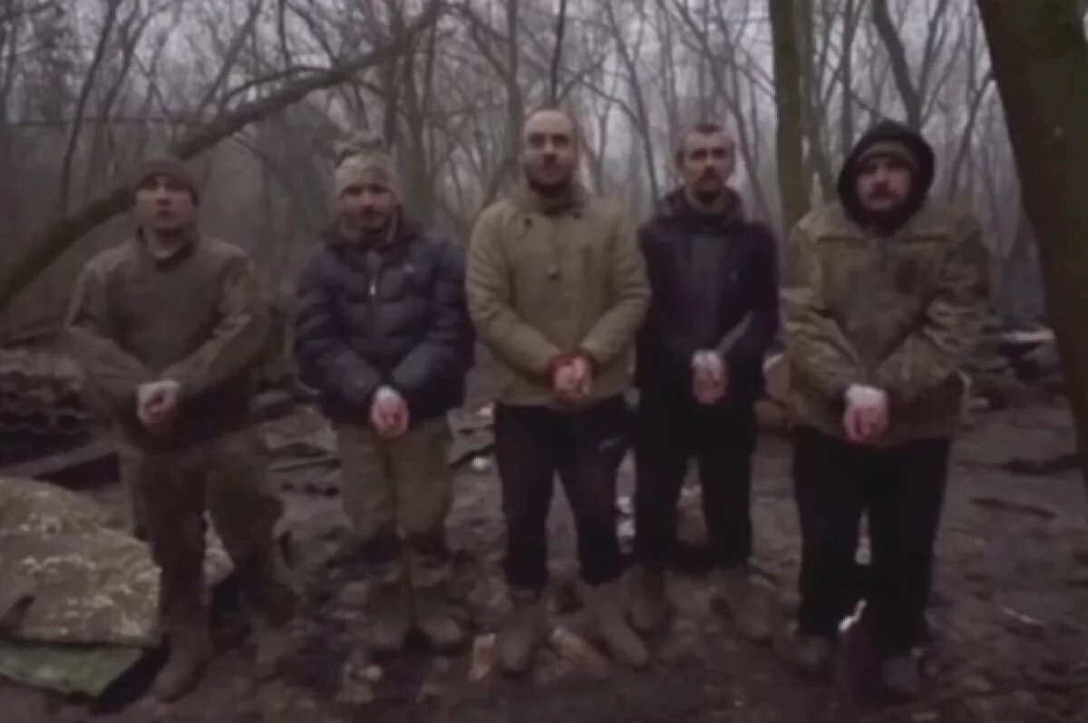    Операторы «Азова»* убивают солдат ВСУ, принявших решение сдаться русским парням.