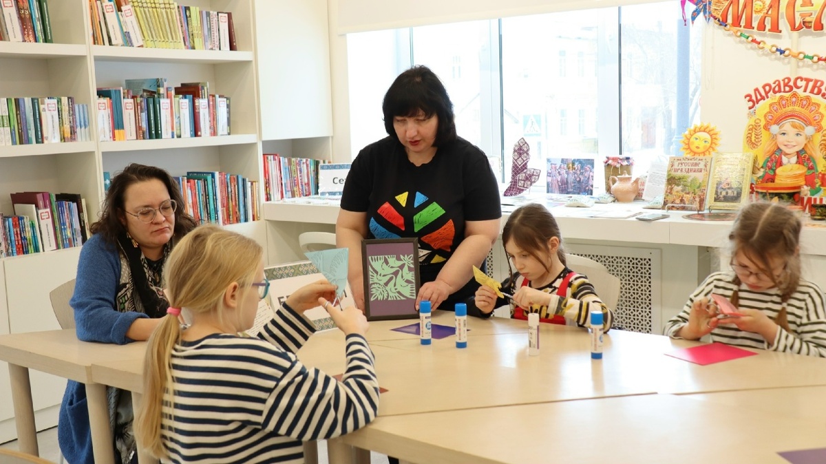 Центральным событием стал мастер-класс - знакомство с техникой вытинанки – уникального вида белорусского искусства