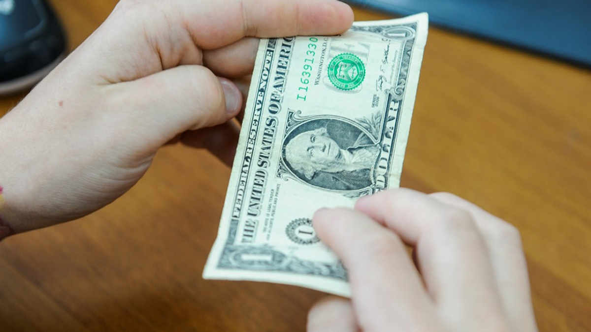 До конца февраля доллар, по оценке эксперта, может подрасти до 82–88 рублей