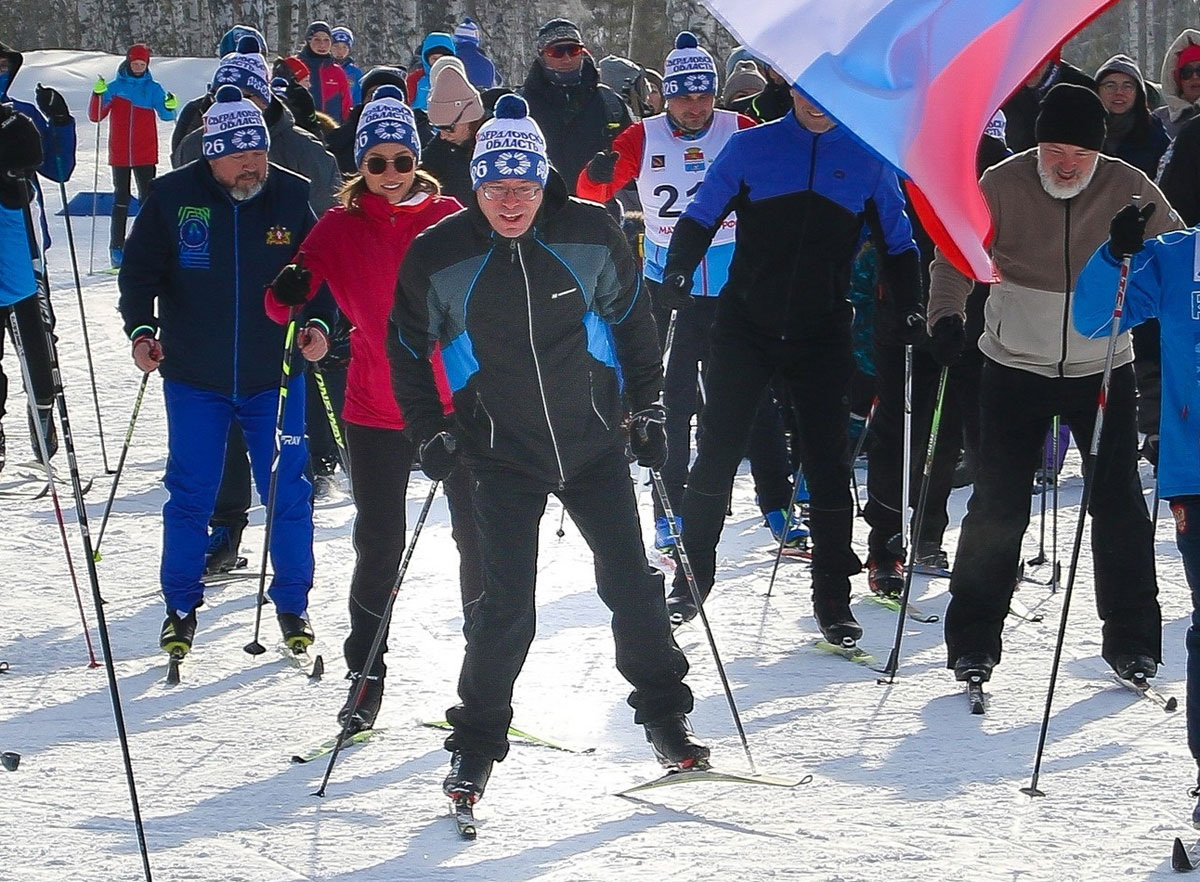    Глава Каменска-Уральского Алексей Герасимов участвовал в «Лыжне России-2026»