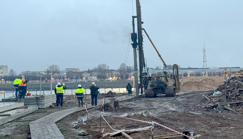 464 сваи застрахуют новый Речной вокзал в Твери от паводков