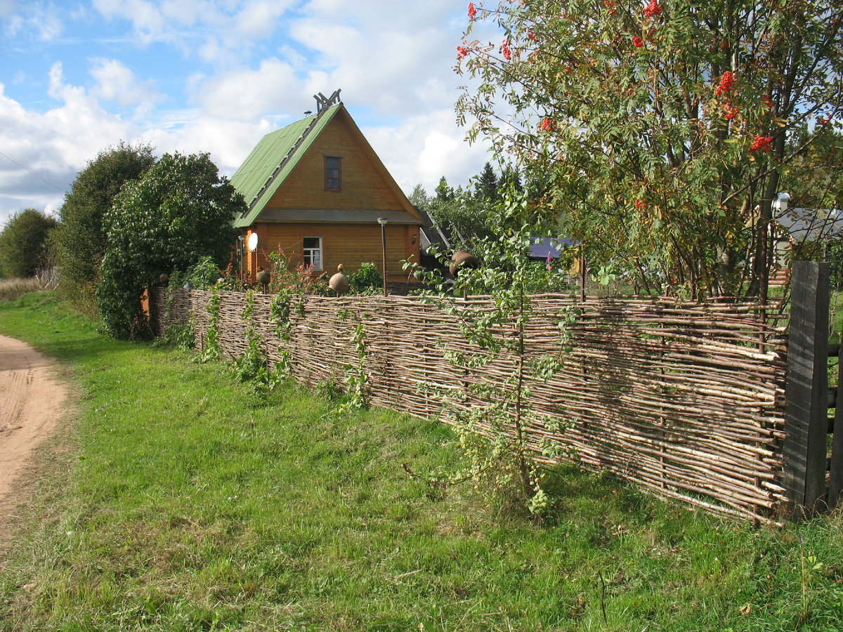 Дом с дороги