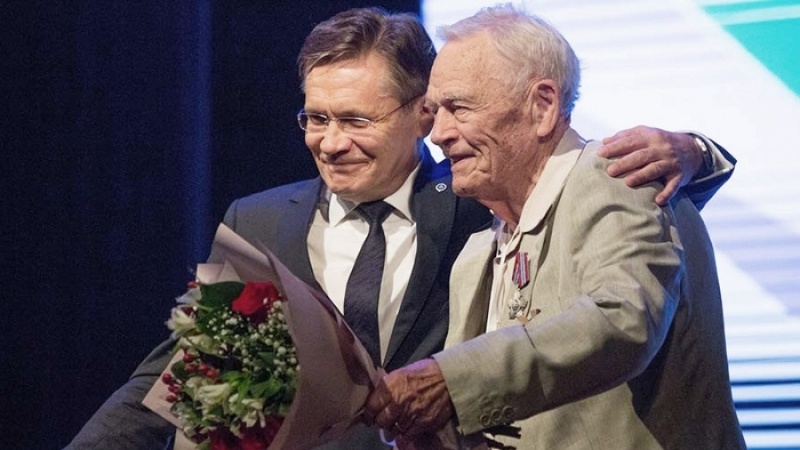 Вместе с Алексеем Лихачевым