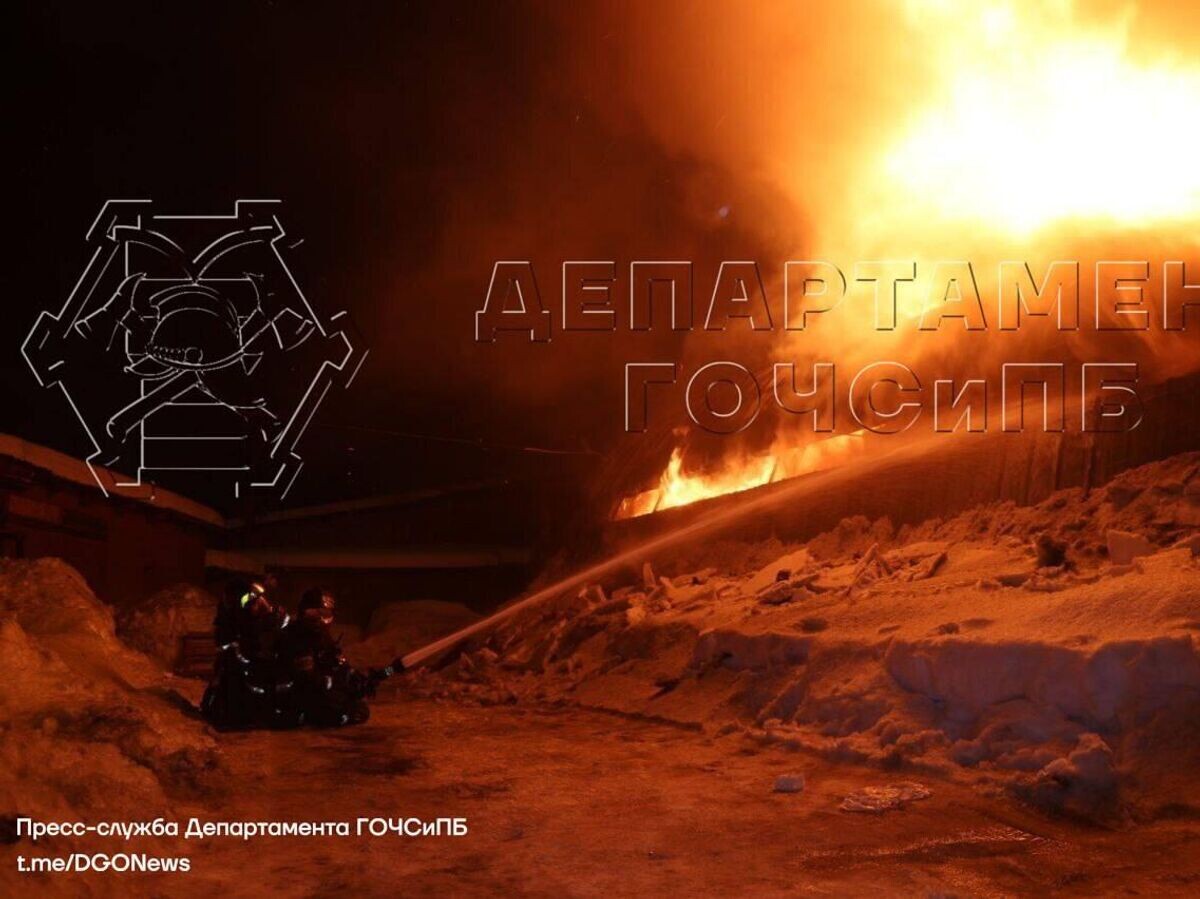     Пожар в складских помещениях на северо-востоке Москвы | © Фото : ЧСтные новости Москвы/Telegram