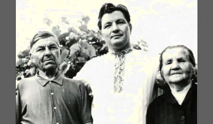 Алексей Ванин с родителями