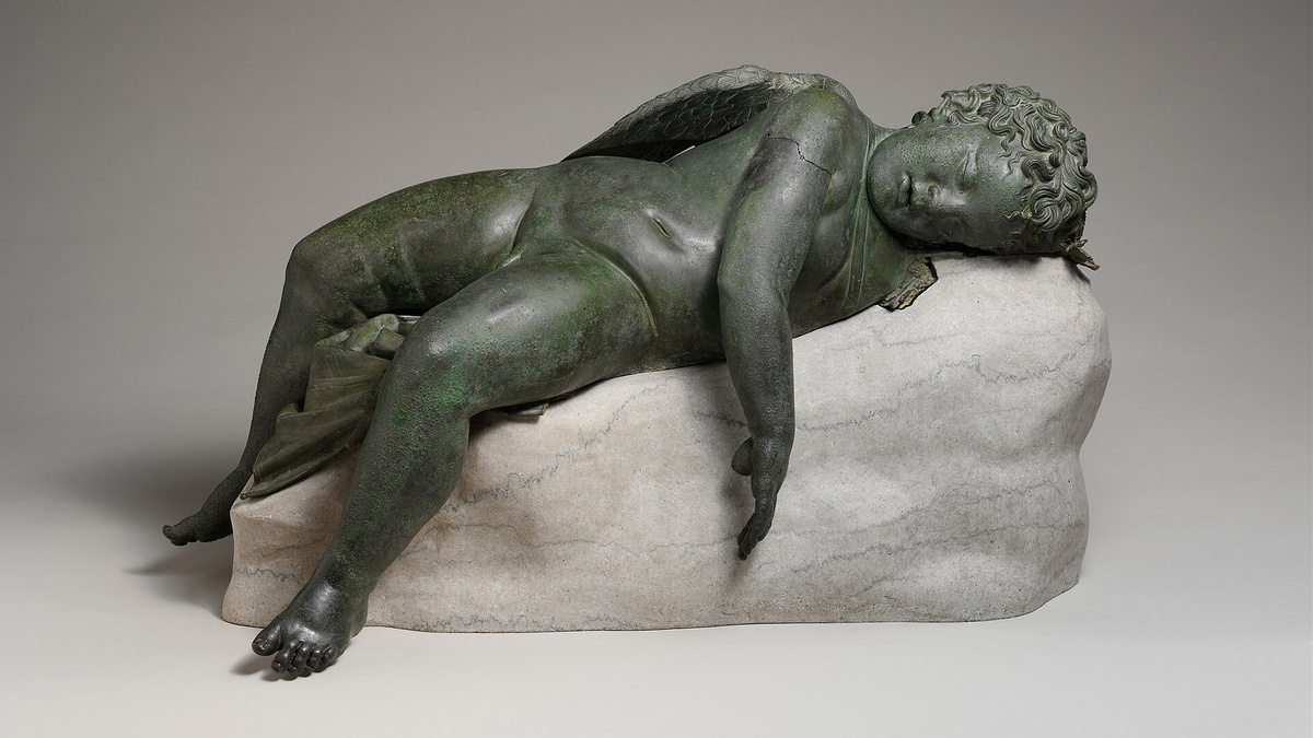 Бронзовая скульптура спящего Эроса. III-II век до н.э. Греция.