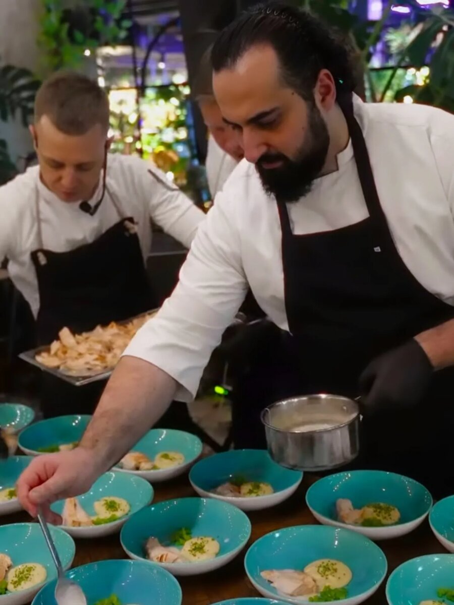  Бренд-шеф Александр Шаповалов и Шеф-повар Абовян Арутюн.