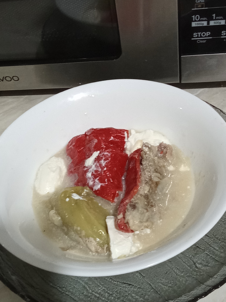 Перец фаршированный с мясом и рисом, остался на ужин.