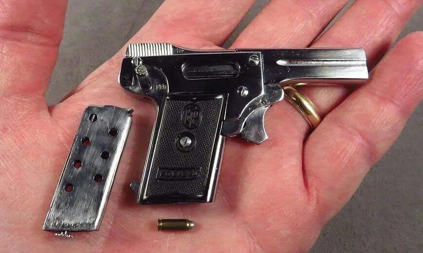 Длина «Колибри» всего 68 мм. Он меньше зажигалки Zippo и легко помещается в кулак.