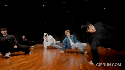 Ники в белом, Ёнджун в синем