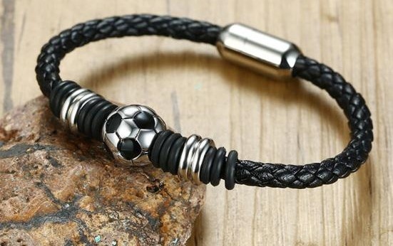 Мужской браслет для фаната футбола. Фото из интернета