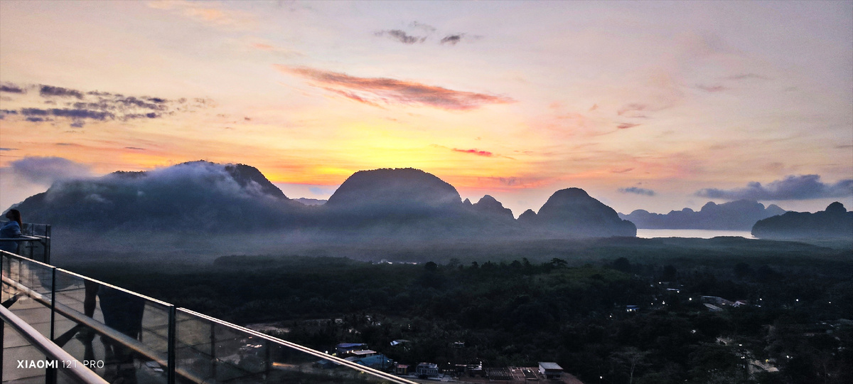 Рассвет со стеклянного моста. 16.02.2026 Таиланд 6 часов 28 минут. 