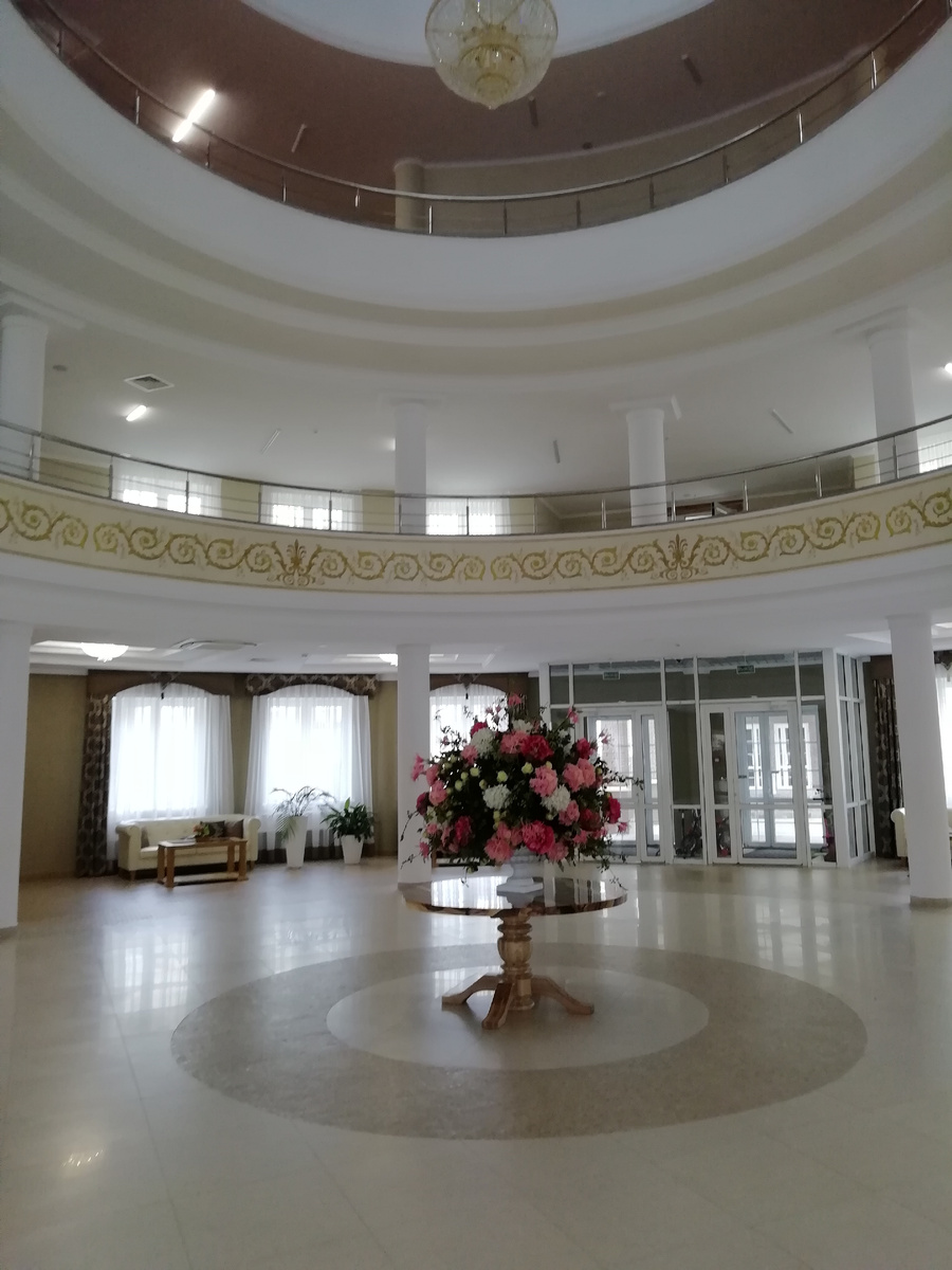 Холл основного корпуса санатория Плисса