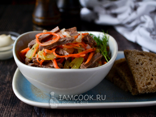 Салаты к 23 февраля: мясо, рыба, копчёности - угощение без компромиссов!