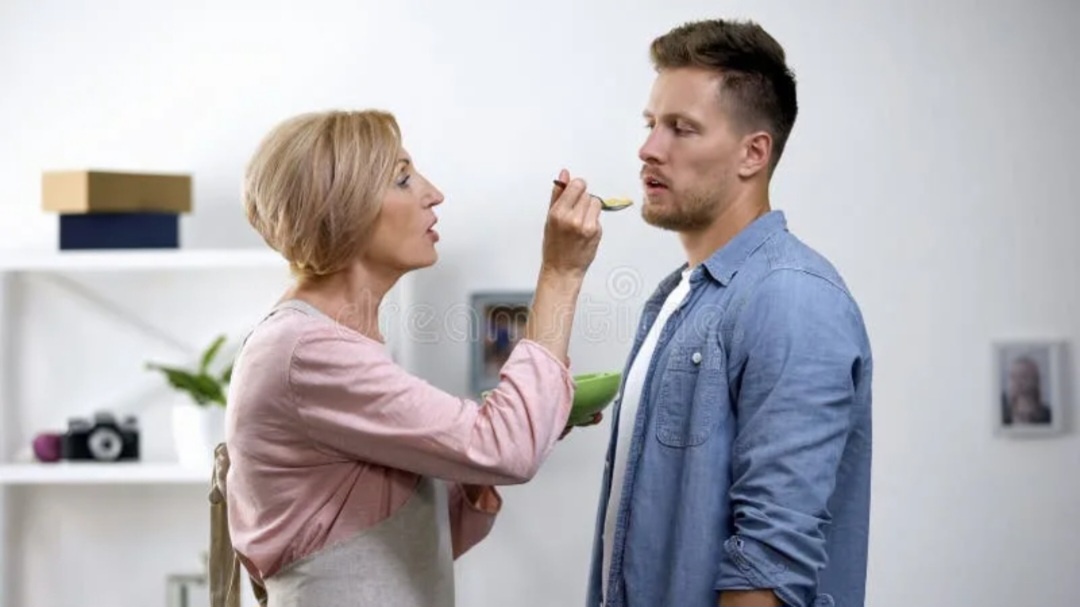 Вот ему точно ботинки надевали до 20 лет