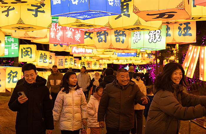    Праздничные декорации в Шанхае.JESSICA LEE/EPA/TASS