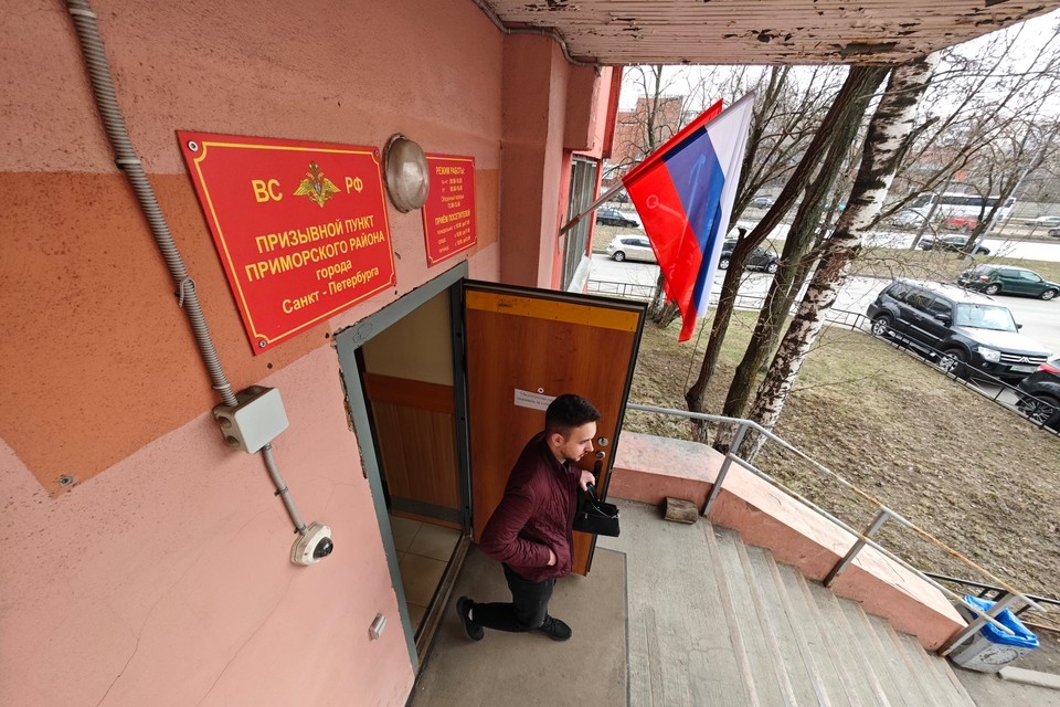    Юрист Макаров: россияне должны извещать военкомат о смене семейного положения Алексей БУЛАТОВ