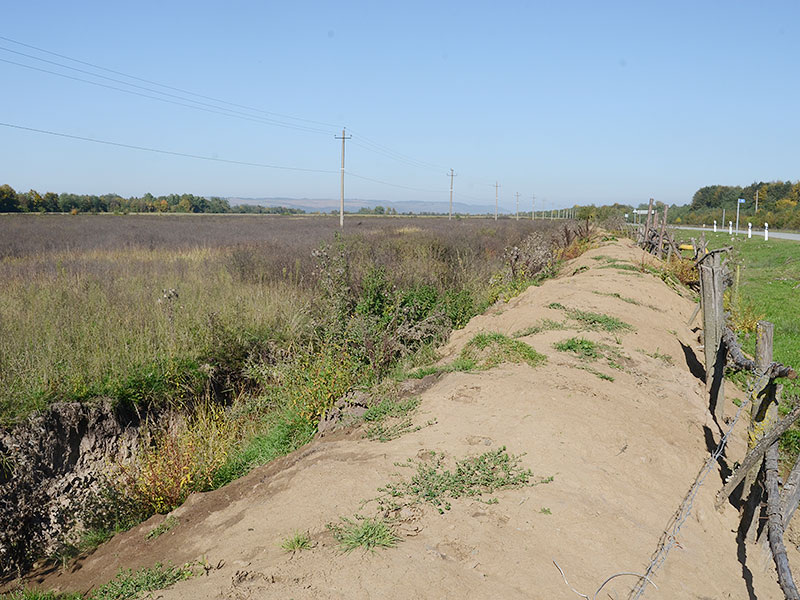 Выемка глин из канавы севернее села Ахсарисар