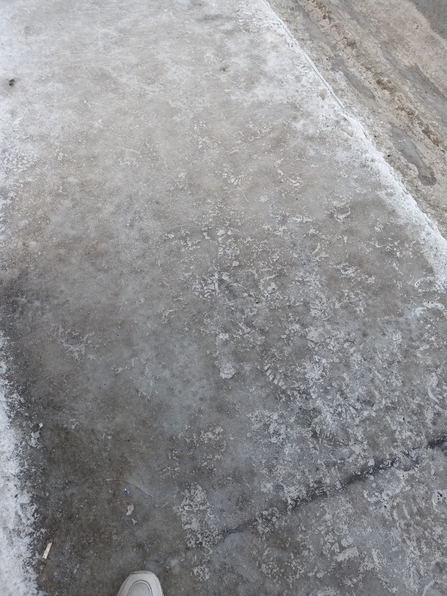 Вот такие тротуары во всем микрорайоне.