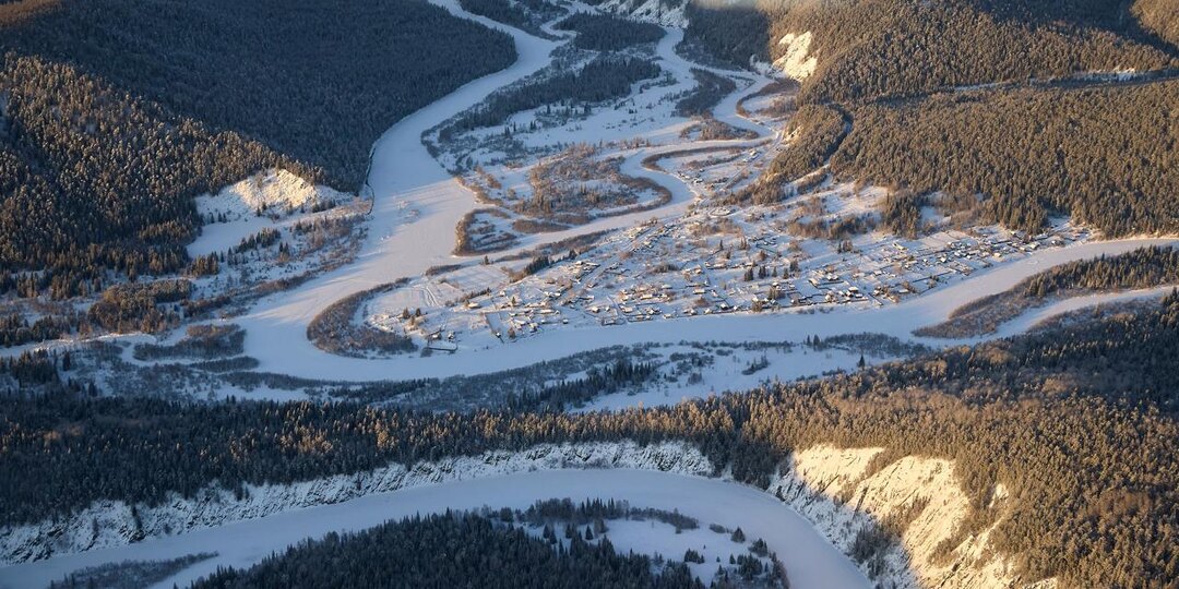 Урманские петли и скалы под крылом самолета @sky24_krsk Красивое место рядом с Красноярском