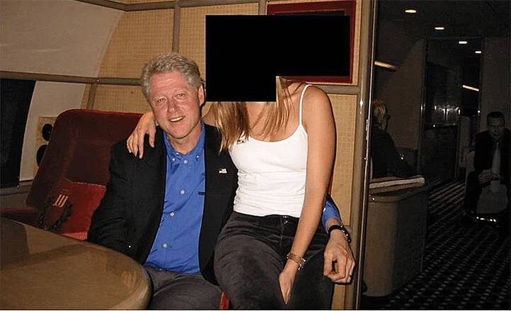    DEPARTMENT OF JUSTICE/ZUMA: Бывший президент США Билл Клинтон часто упоминается в обнародованных файлах по делу Эпштейна