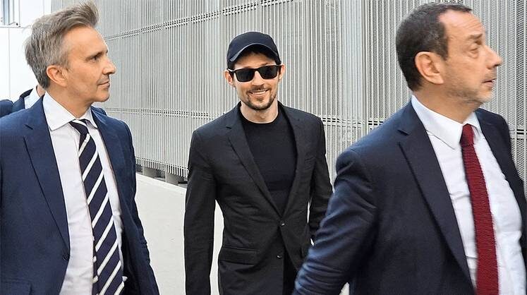    ДМИТРИЙ ОРЛОВ/ТАСС Владелец Telegram Павел Дуров (в центре) обозначил курс на дальнейшую конфронтацию с властями России