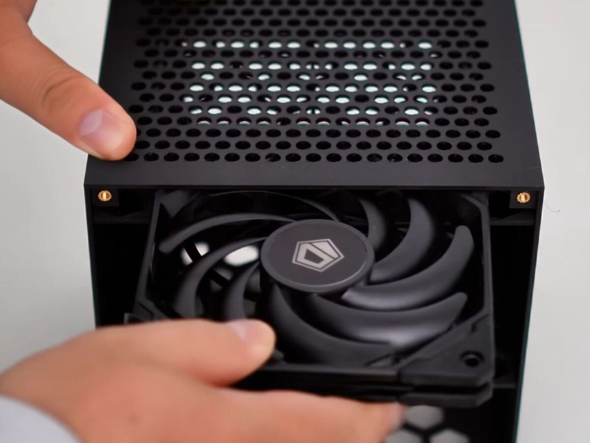    Steam Machine дома. Блогер собрал мощный мини-ПК в духе Valve