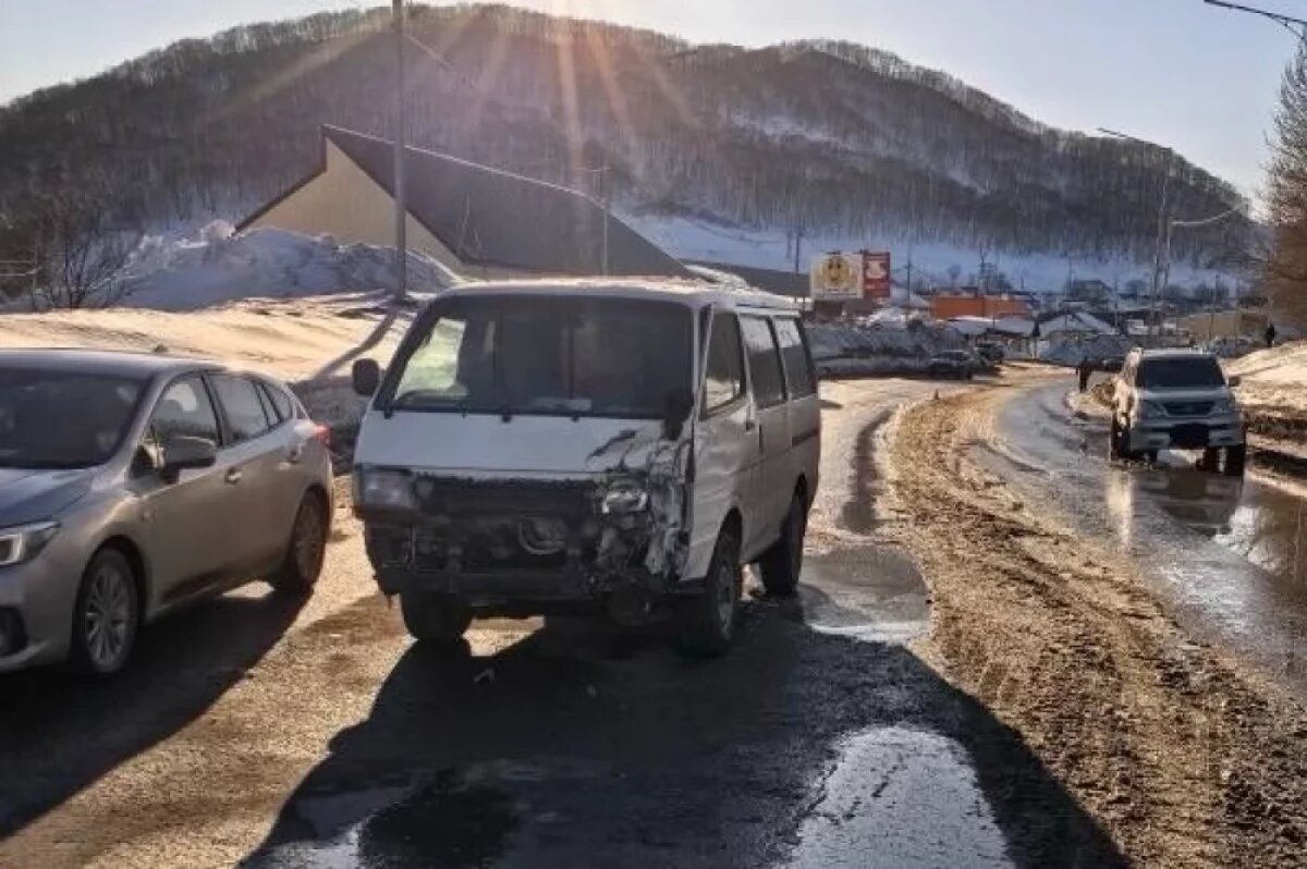    В Петропавловске невнимательный водитель микроавтобуса пострадал в ДТП