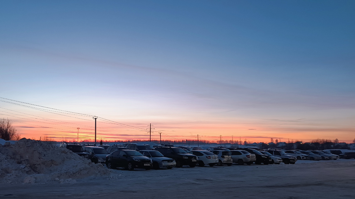 Рассвет. Жаль только самые красивые локации были из окна автобуса. Не запечатлеть. Но все равно - красиво.