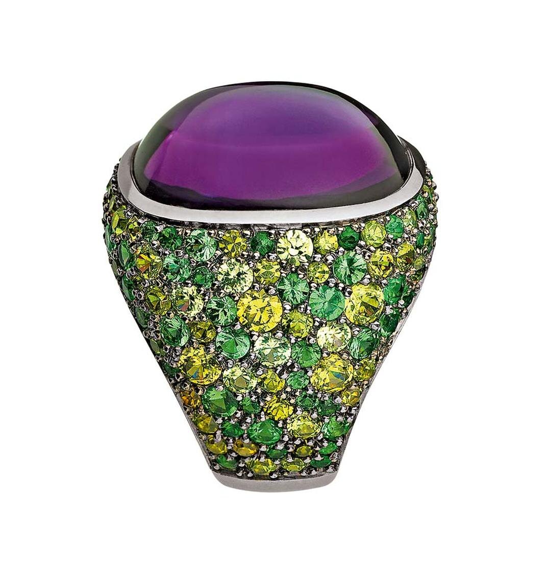 Кольцо CADA Capri из белого золота с аметистом, демантоидом и цаворитом.